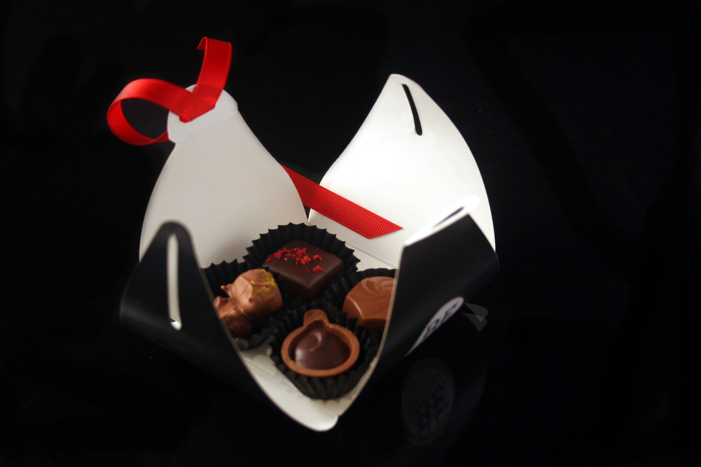 BE Selfish: Tote of 4 assorted chocolates - BE Chocolat
