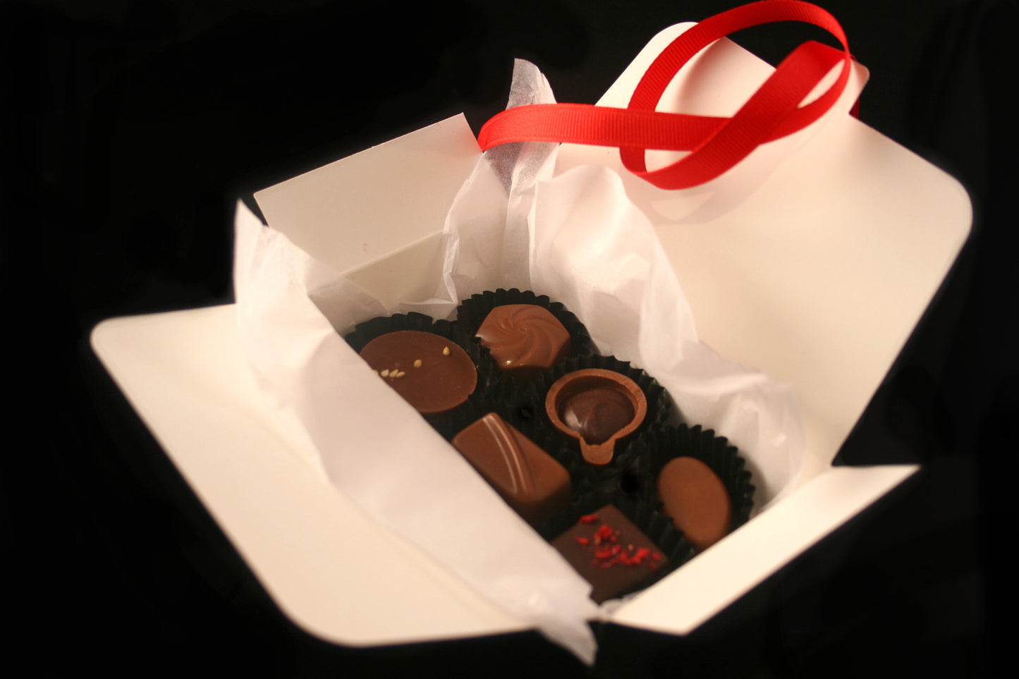 BE Curious: 6 assorted chocolates - BE Chocolat
