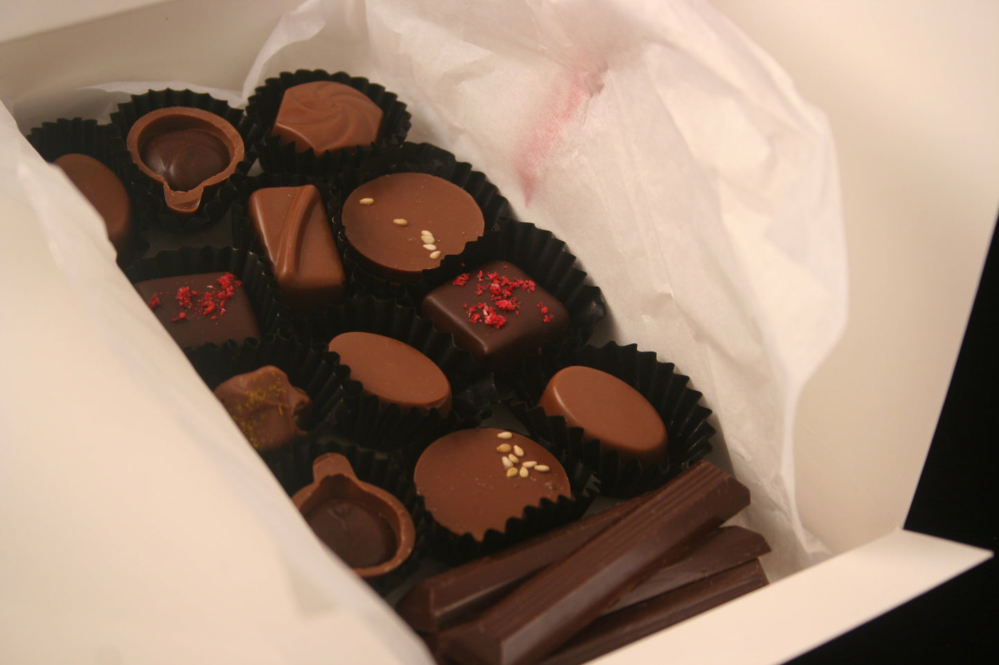 BE Generous: Box of 15 assorted chocolates - BE Chocolat